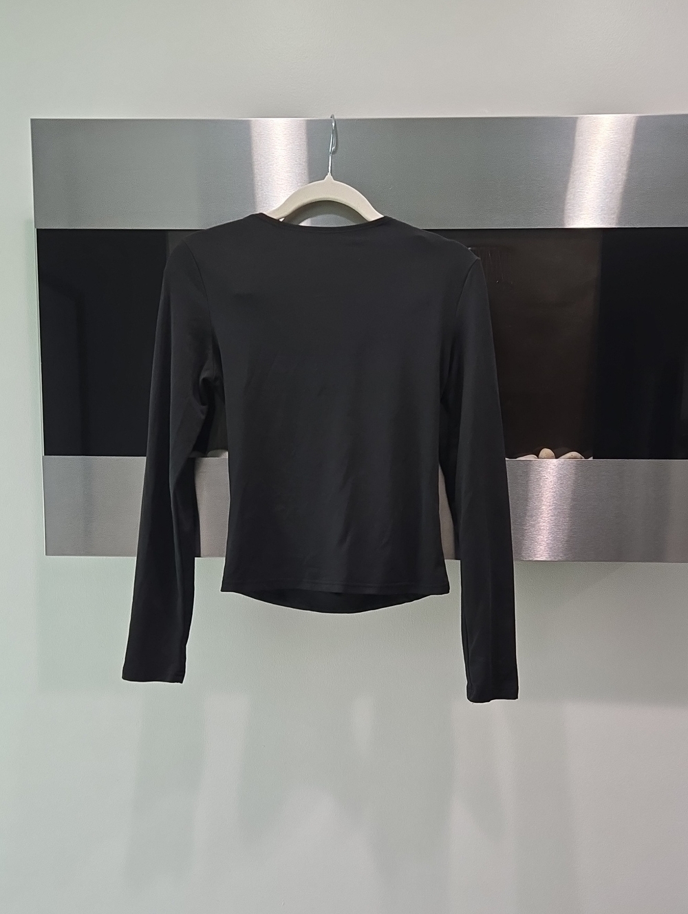 Women's Black Long-Sleeve Backless Top